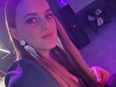 EvelinaCruze - female with brown hair and  big tits webcam at LiveJasmin