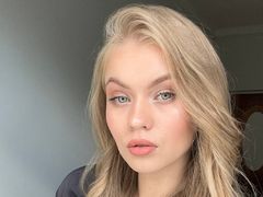 ElaraBrooks from LiveJasmin