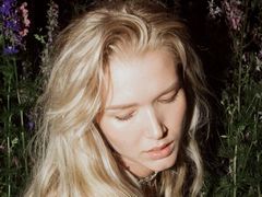 EleanorGill - blond female webcam at LiveJasmin