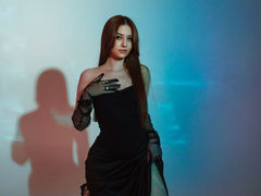 EleanorHart - female with brown hair webcam at LiveJasmin