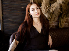 EleanorHart - female with brown hair webcam at LiveJasmin