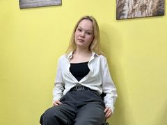 EleneBurchard - female with brown hair webcam at LiveJasmin