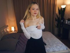 EleneBurchard - female with brown hair webcam at LiveJasmin