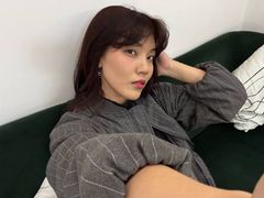 EleneClarkston - female with brown hair webcam at LiveJasmin