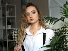 ElinaGray - female with brown hair and  small tits webcam at LiveJasmin
