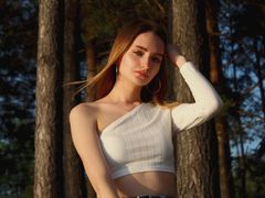 ElinaGray - female with brown hair and  small tits webcam at LiveJasmin