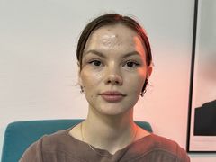 ElisaCaramel - female with brown hair webcam at LiveJasmin