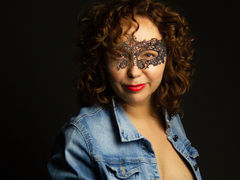 EliseMoreau - female with brown hair webcam at LiveJasmin