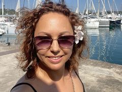 EliseMoreau - female with brown hair webcam at LiveJasmin