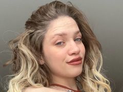 ElisonWoy from LiveJasmin