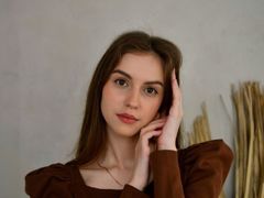 ElizabethBakers - female with brown hair webcam at LiveJasmin
