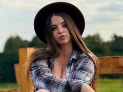 ElizabethBronks - female with brown hair and  big tits webcam at LiveJasmin