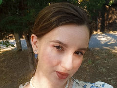 EllaMendiaz - female with brown hair webcam at LiveJasmin