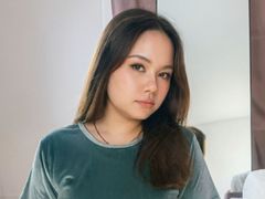 EllariaLee - female with brown hair and  big tits webcam at LiveJasmin