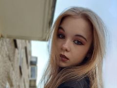 ElletteChesser - blond female webcam at LiveJasmin