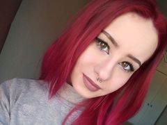 EllieBirry - female with brown hair webcam at LiveJasmin