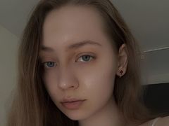 EllieCornfield - female with brown hair webcam at LiveJasmin