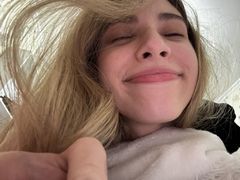 EllieCruze - female with brown hair webcam at LiveJasmin