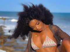 ElliePeyton - female with brown hair webcam at LiveJasmin