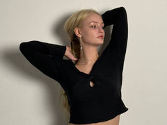 EllyShinee from LiveJasmin