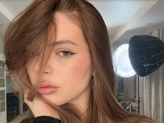 EllyaLermet from LiveJasmin