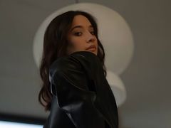 ElwineFlood - female with brown hair and  small tits webcam at LiveJasmin