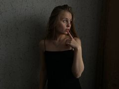 ElwineGambee - female with brown hair webcam at LiveJasmin