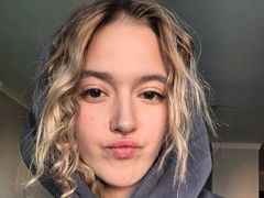 ElwynaBrindle - blond female webcam at LiveJasmin