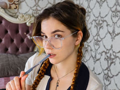 ElzaBliss - female with brown hair and  big tits webcam at LiveJasmin