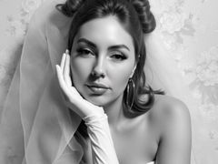 ElzaGrenova - female with brown hair webcam at LiveJasmin