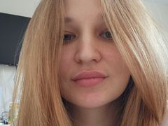 EmaLorik from LiveJasmin
