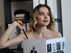 EmelyHoward - blond female webcam at LiveJasmin