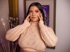 EmiliReyes - female with black hair and  big tits webcam at LiveJasmin