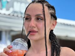 EmiliaBeynard - female with black hair webcam at LiveJasmin