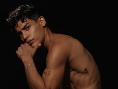EmilianoPaez - male webcam at LiveJasmin