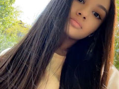 EmilliaMaier - female with brown hair webcam at LiveJasmin