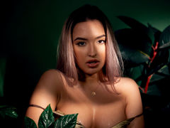 EmillyStarr - female with brown hair and  big tits webcam at ImLive