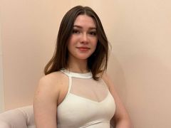 EmilyBell - female with brown hair webcam at LiveJasmin