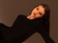 EmilyBell - female with brown hair webcam at LiveJasmin