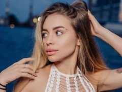 EmilyBeverly - female webcam at LiveJasmin