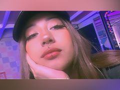 EmilyFills from LiveJasmin