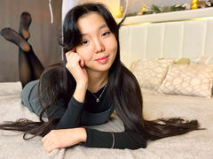 EmilyGreenson - female with black hair webcam at LiveJasmin