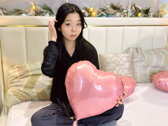 EmilyGreenson - female with black hair webcam at LiveJasmin