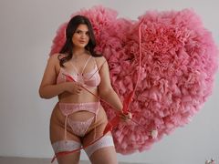 EmilyHyde - female with black hair and  big tits webcam at LiveJasmin