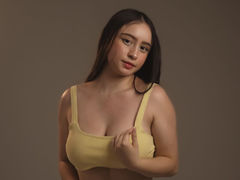 EmilyJohonson - female with brown hair and  big tits webcam at LiveJasmin