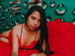 CarolGonzalez - female with black hair webcam at LiveJasmin