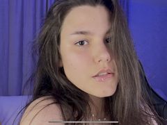 EmilyWilliamson - female with brown hair webcam at LiveJasmin