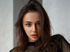 EmilyShiny - female with brown hair webcam at LiveJasmin