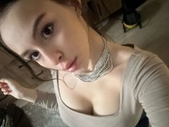 EmilyShiny - female with brown hair webcam at LiveJasmin