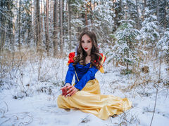 EmilySimon - female with brown hair webcam at LiveJasmin